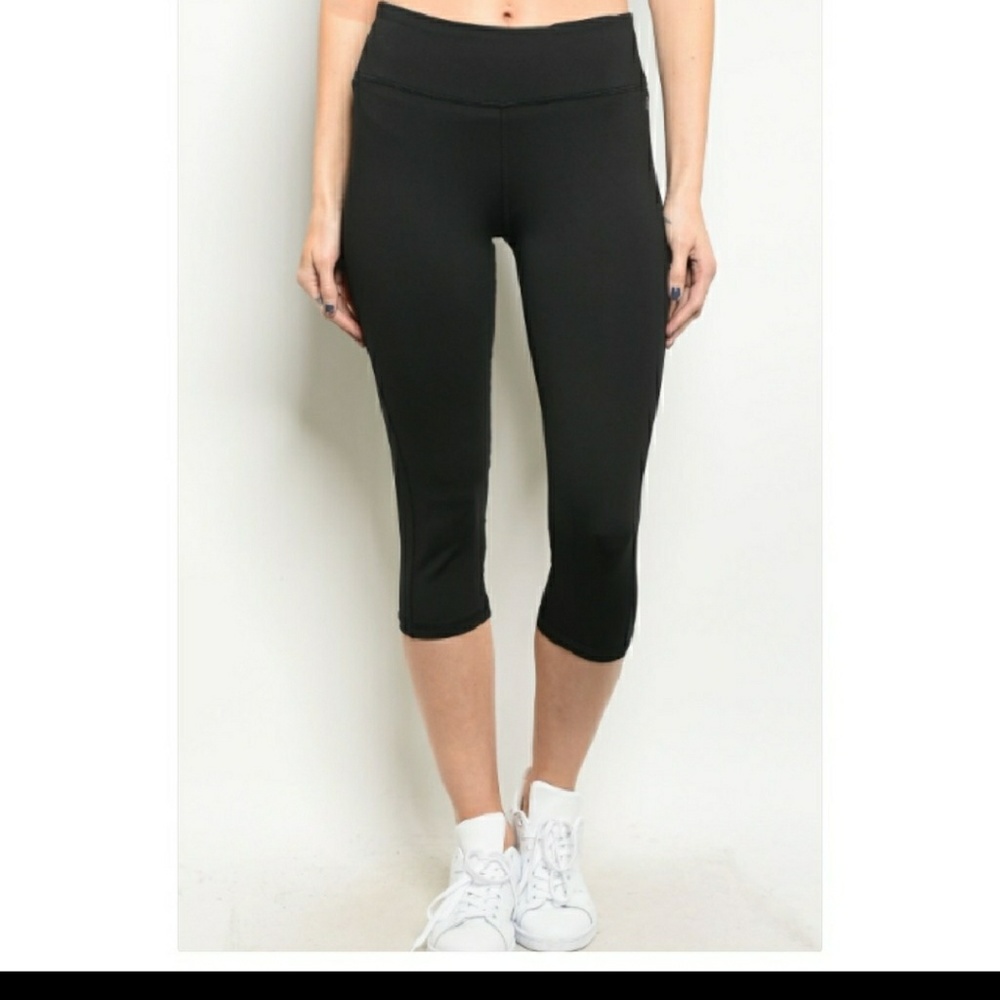 FINAL PRICE DROP~Black Capri Yoga Pants - Picture 2 of 6